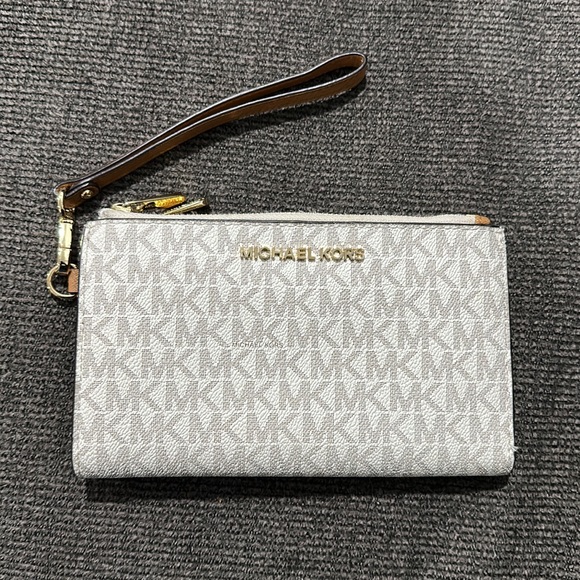 Michael Kors wristlet - Picture 2 of 4